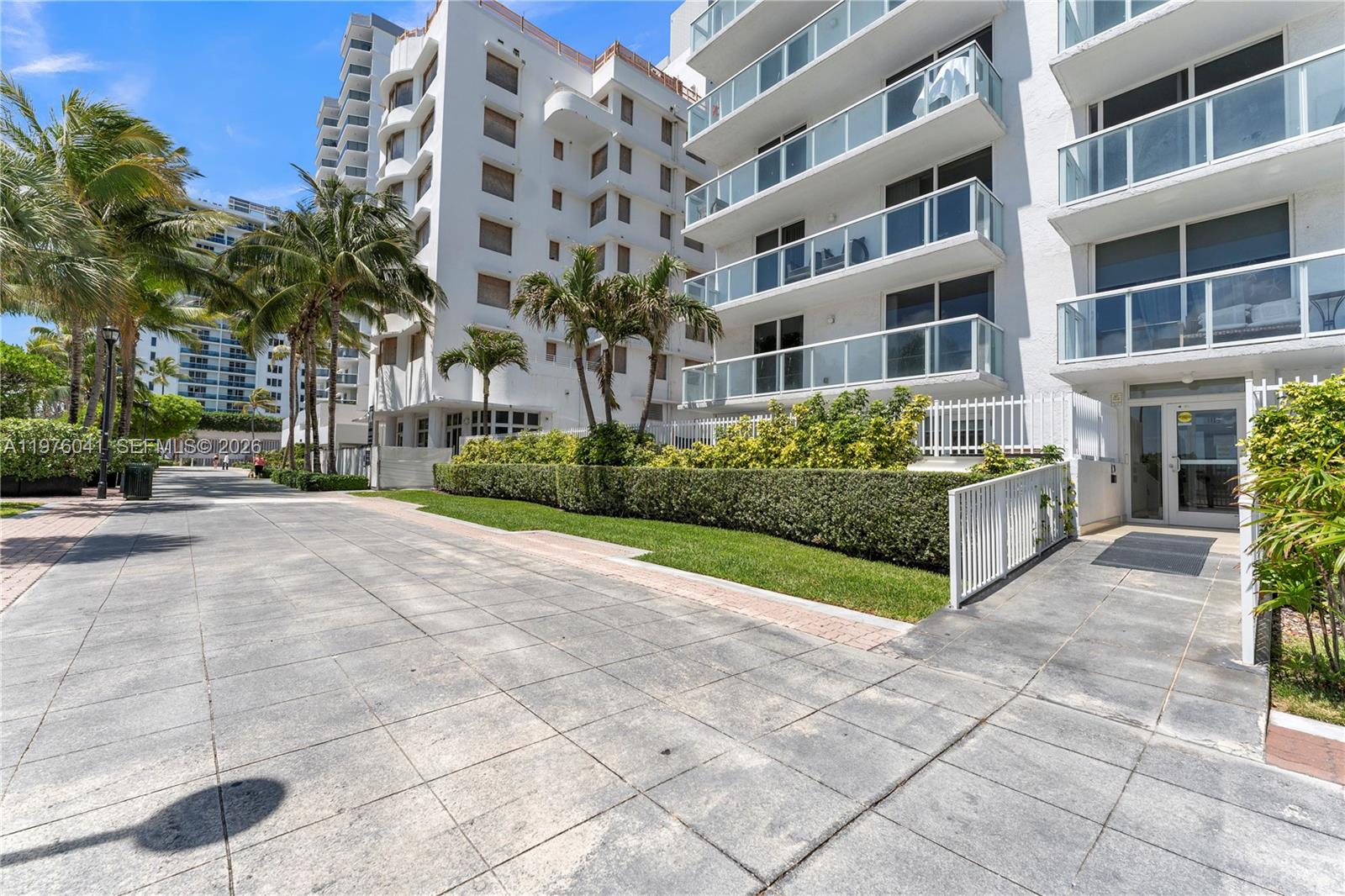 2457 Collins Ave #201 Miami Beach, FL 33140
