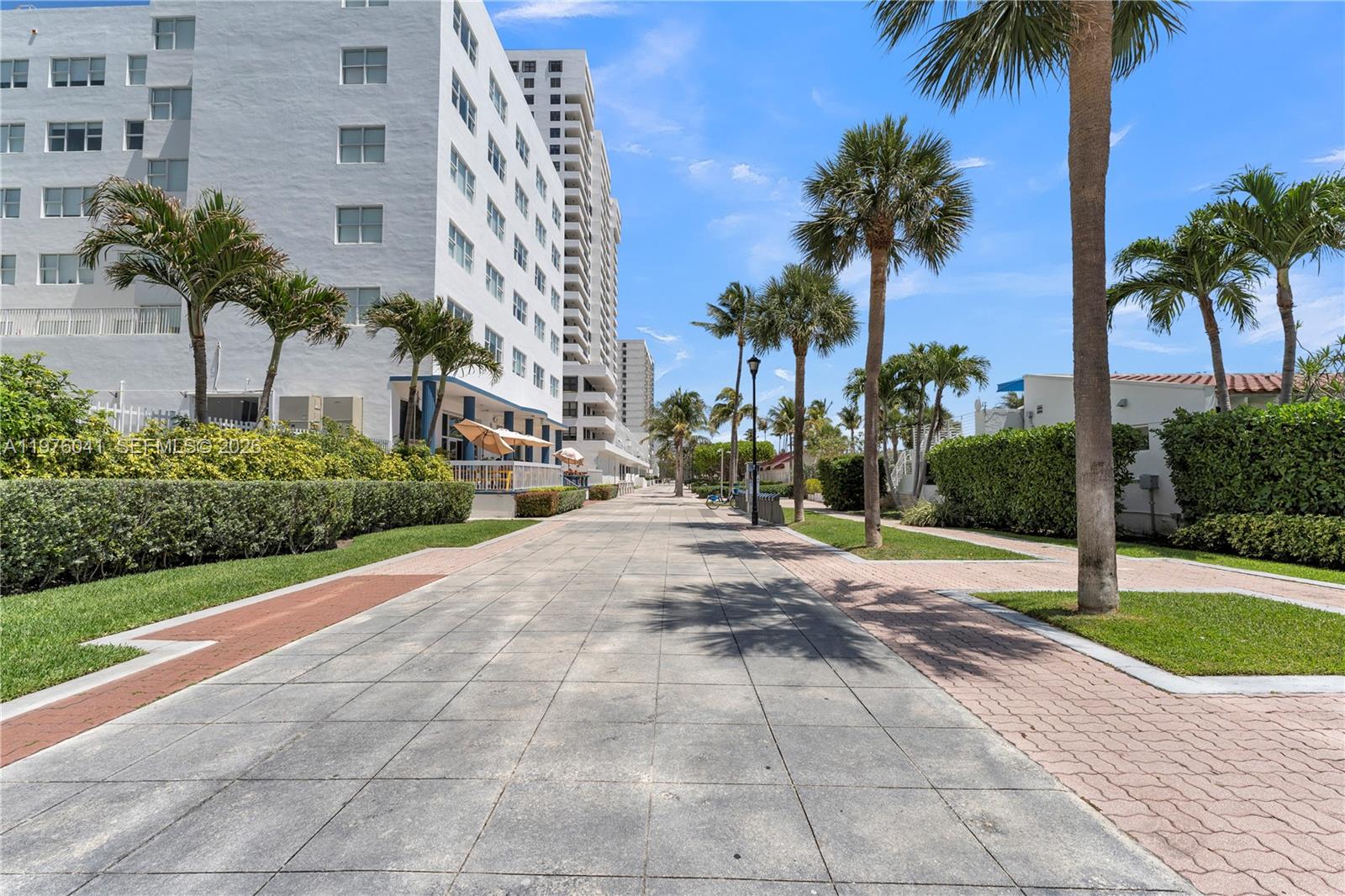 2457 Collins Ave #201 Miami Beach, FL 33140