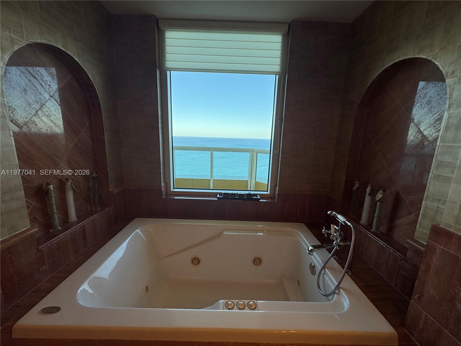 image Acqualina Residences9