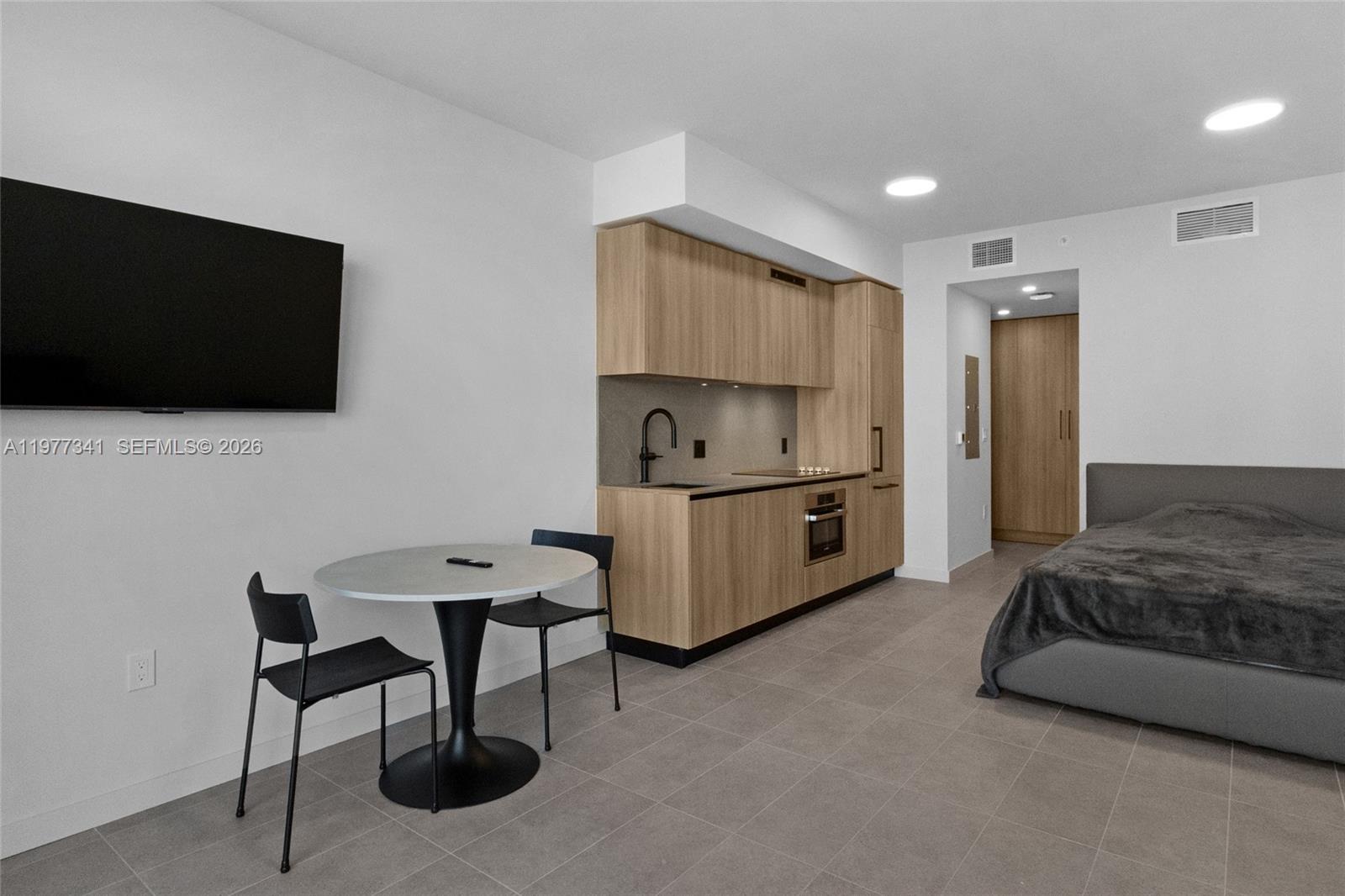 121 NE 5th St #1500 Miami, FL 33132