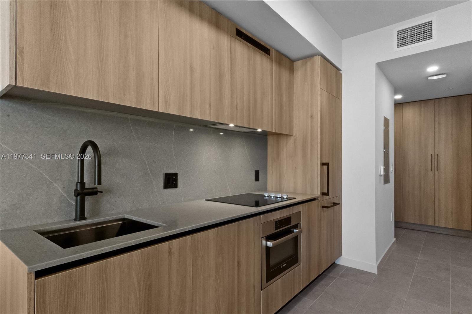 121 NE 5th St #1500 Miami, FL 33132