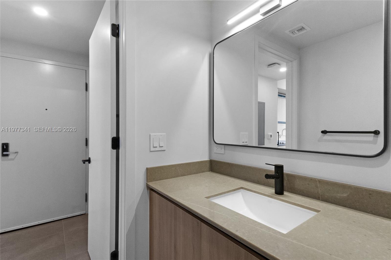 121 NE 5th St #1500 Miami, FL 33132