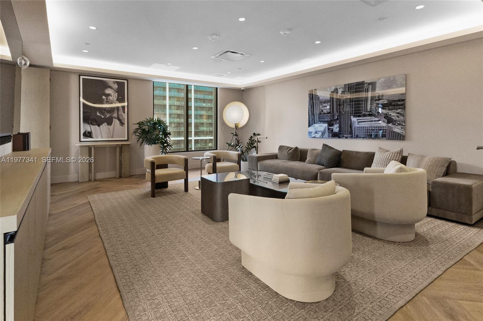 121 NE 5th St #1500 Miami, FL 33132