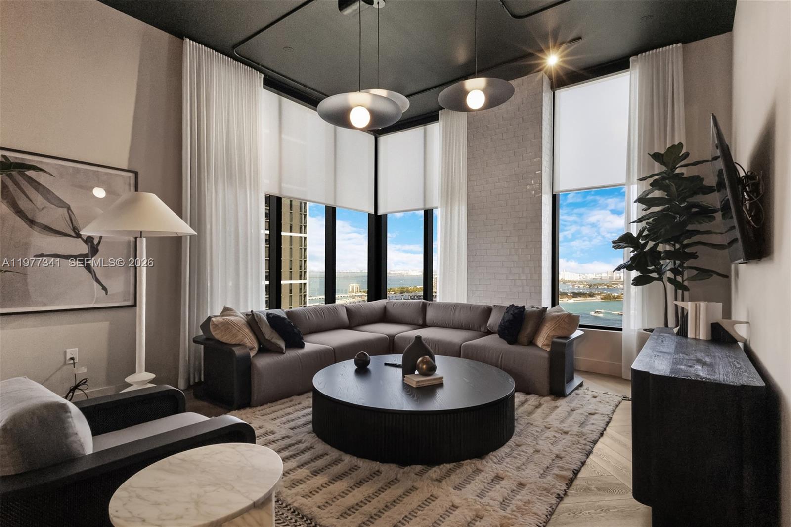 121 NE 5th St #1500 Miami, FL 33132