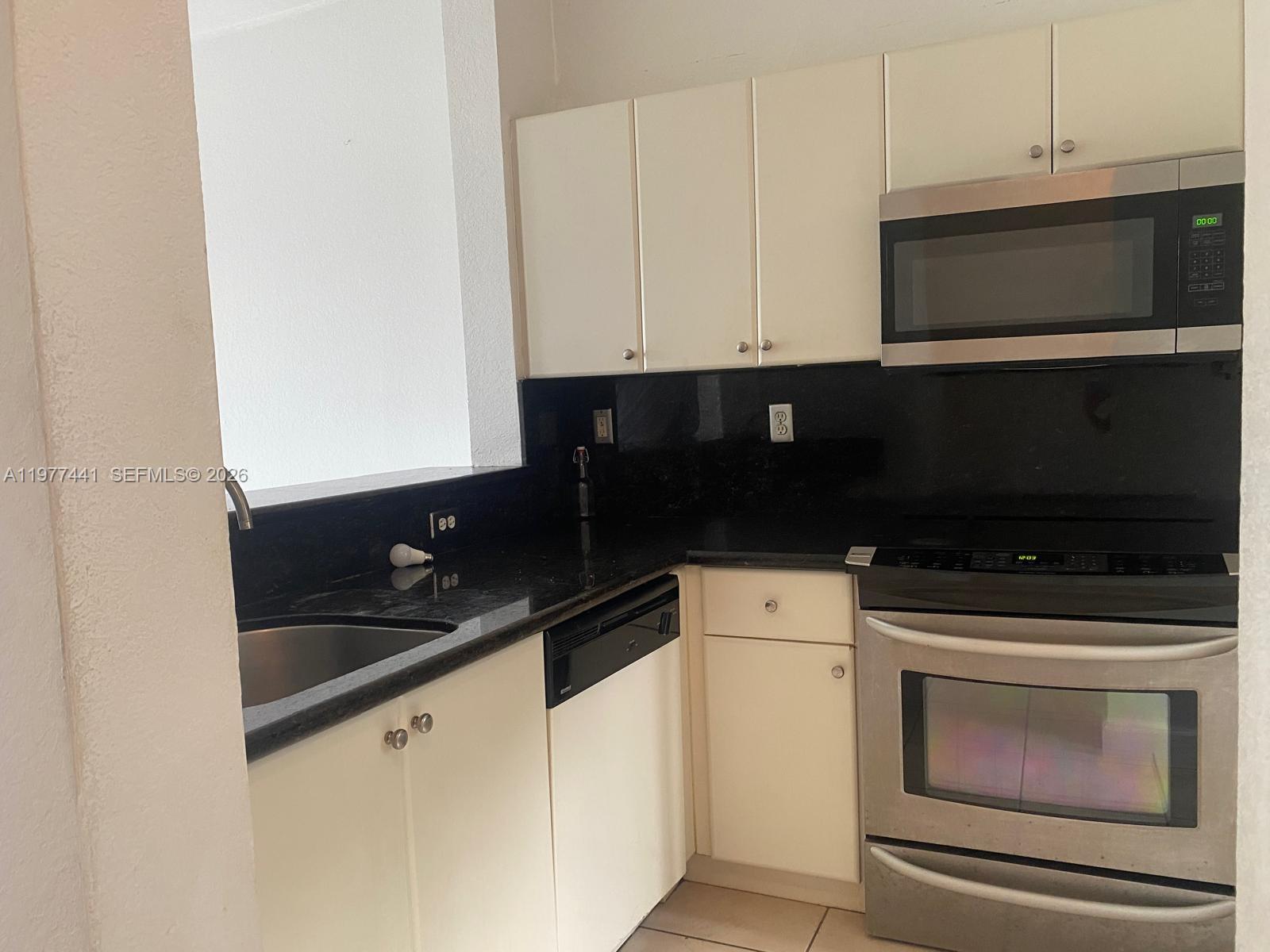 17630 NW 73rd Ave #102-4 Hialeah, FL 33015