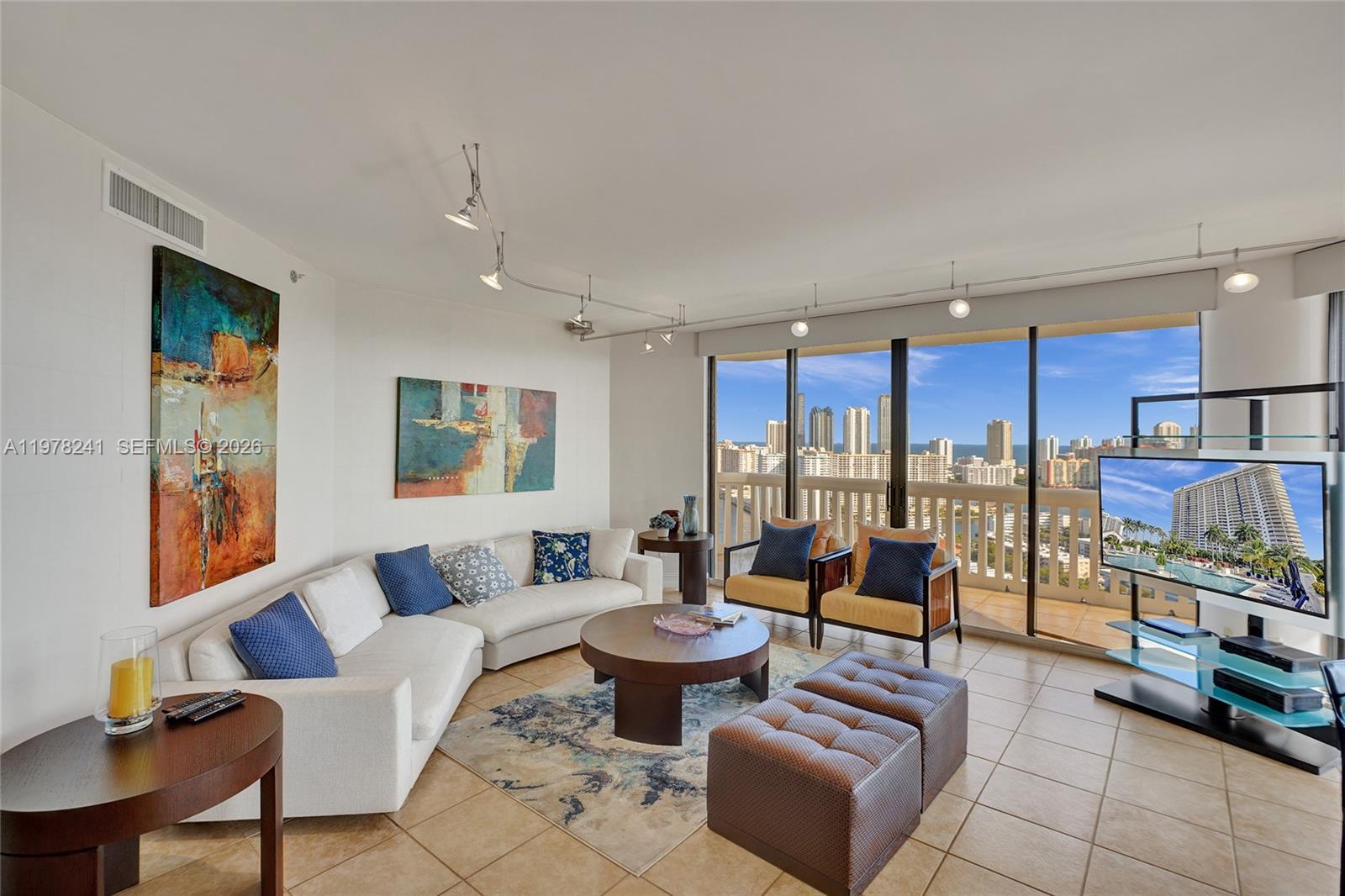 2000 Island Blvd #2802