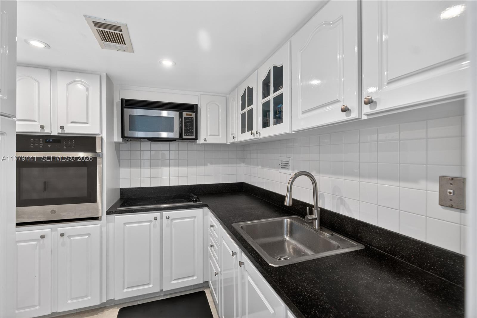 1000 West Ave #923 Miami Beach, FL 33139