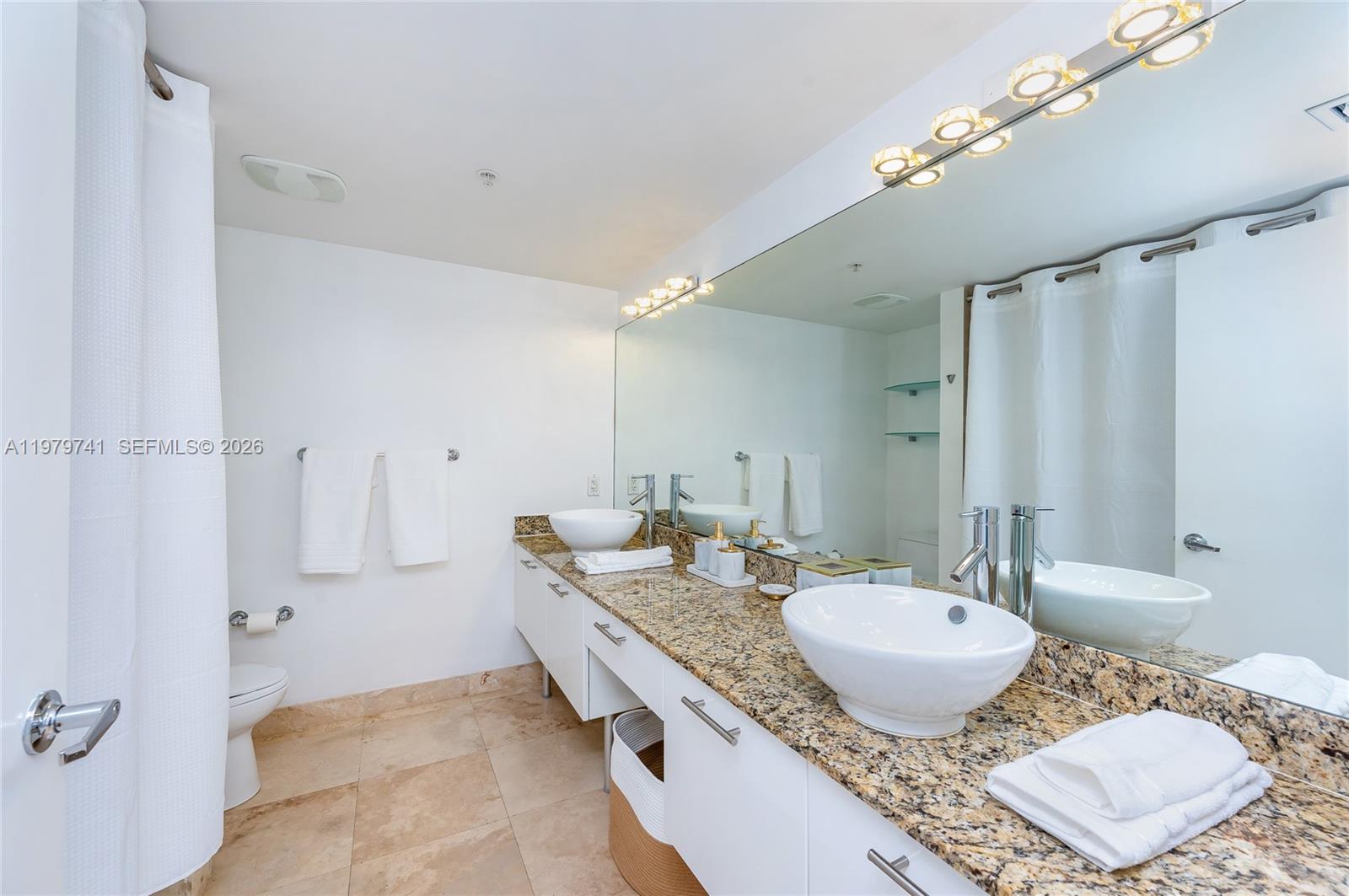 image Brickell on the River South14