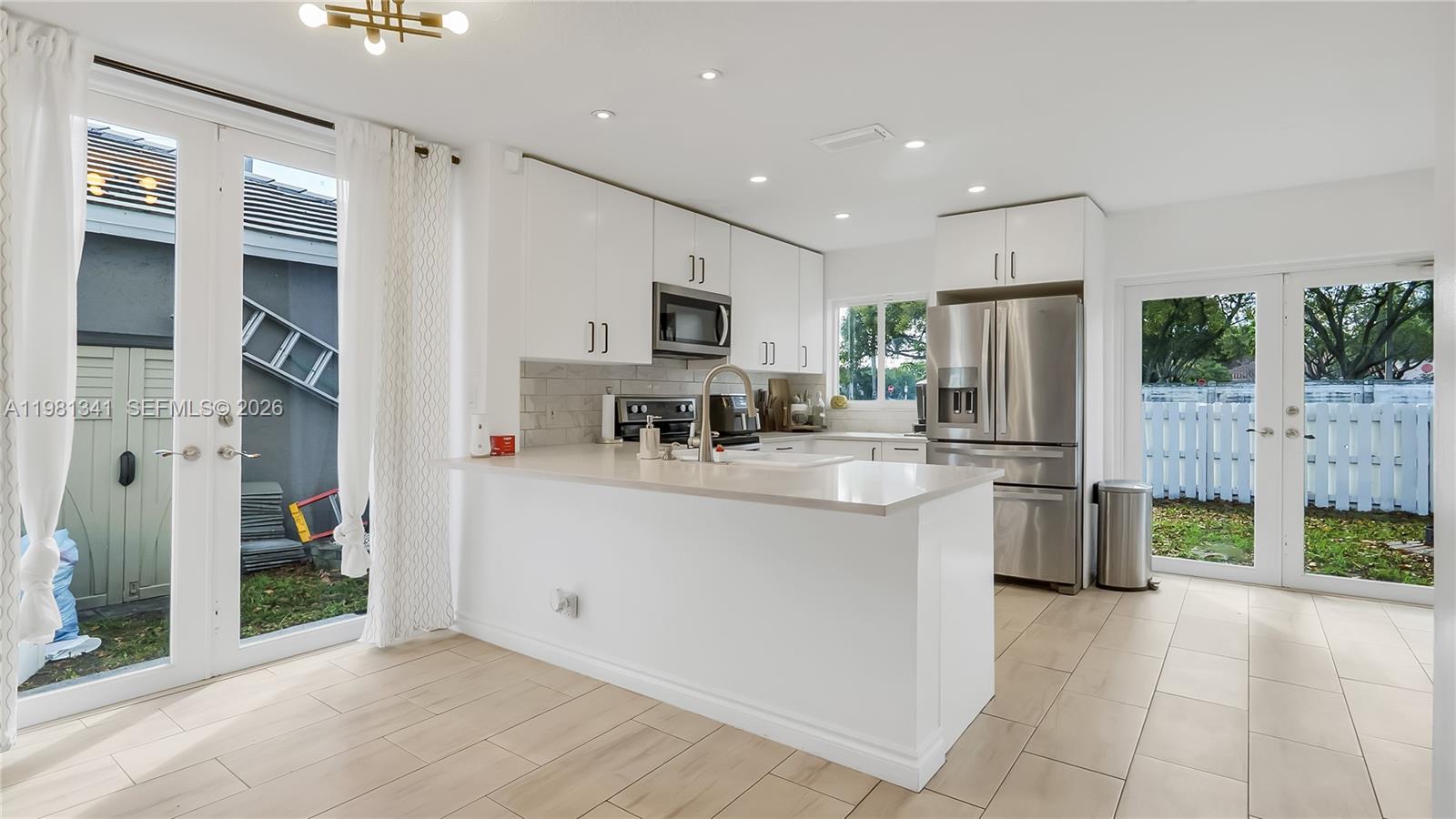 9913 NW 2nd St Plantation, FL 33324