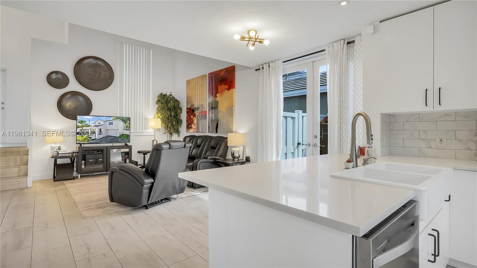 9913 NW 2nd St Plantation, FL 33324