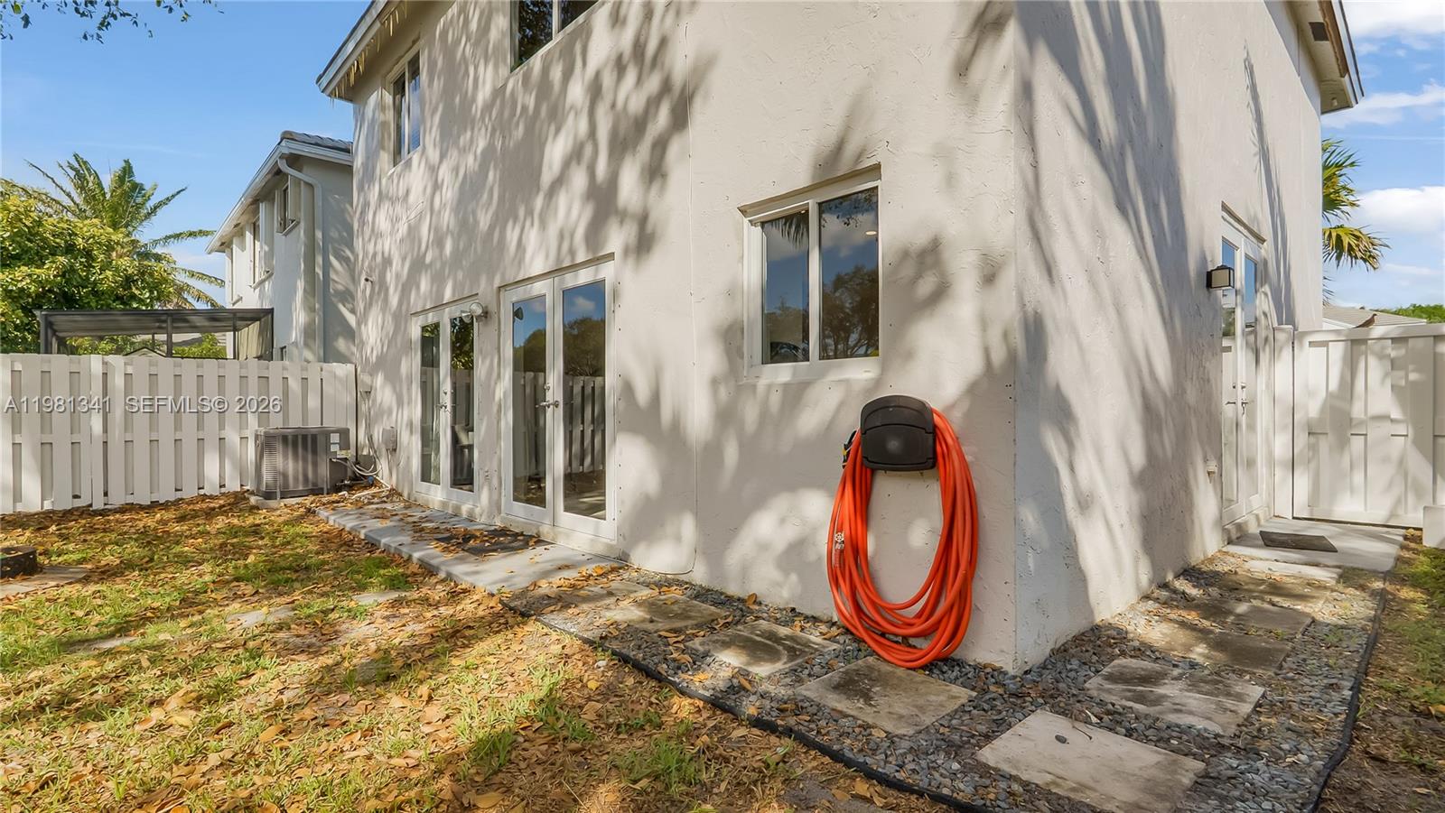 9913 NW 2nd St Plantation, FL 33324