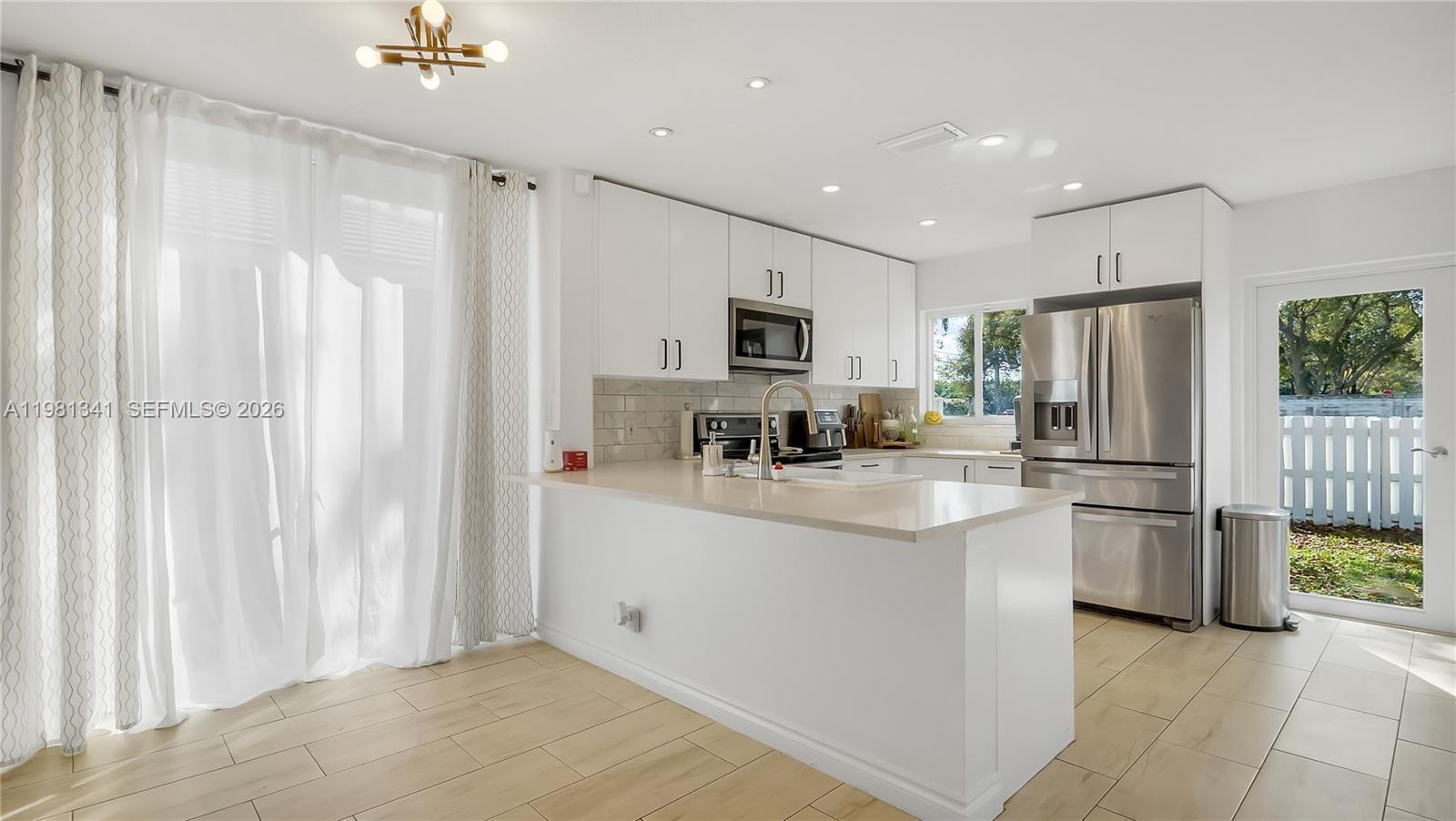 9913 NW 2nd St Plantation, FL 33324