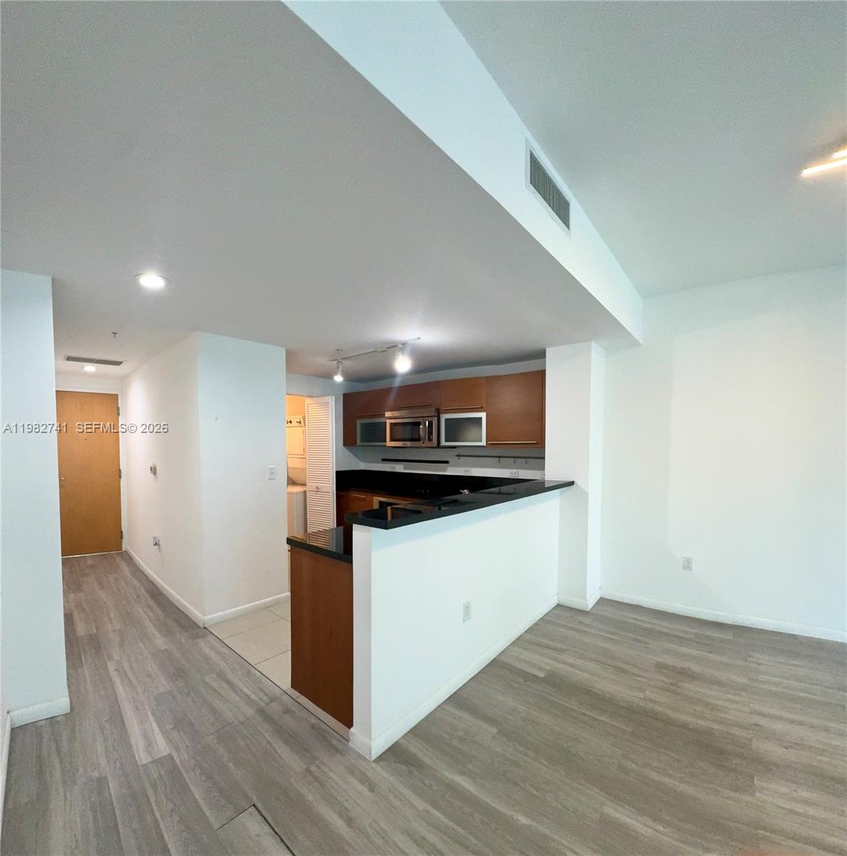 image Vizcayne South10