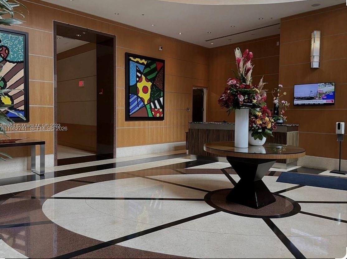 image Vizcayne South3