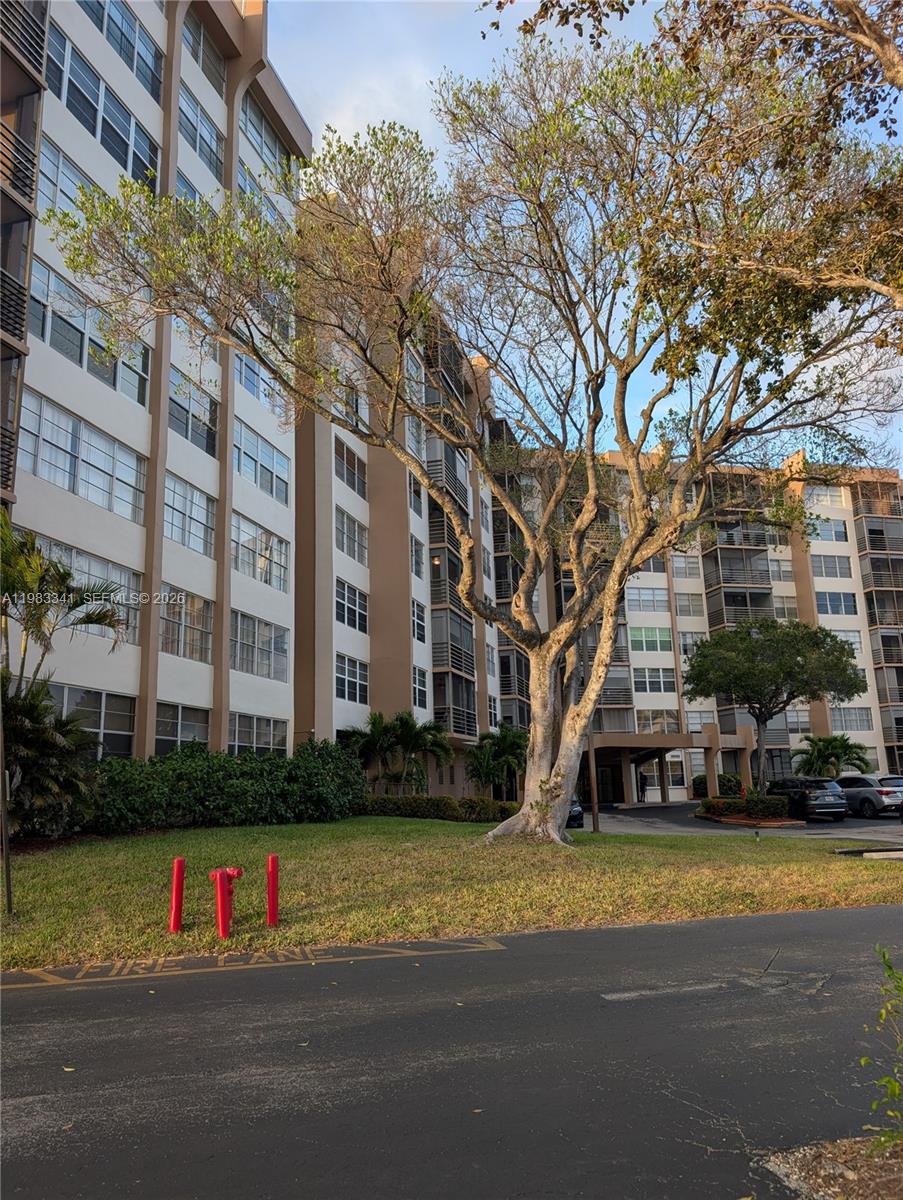 1000 E Saint Charles Pl #519 Pembroke Pines, FL 33026