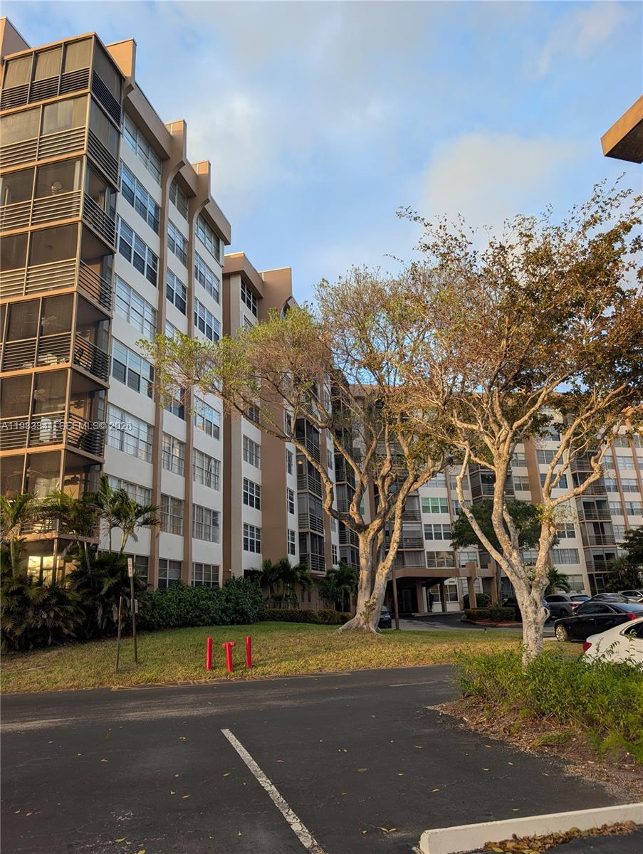 1000 E Saint Charles Pl #519 Pembroke Pines, FL 33026