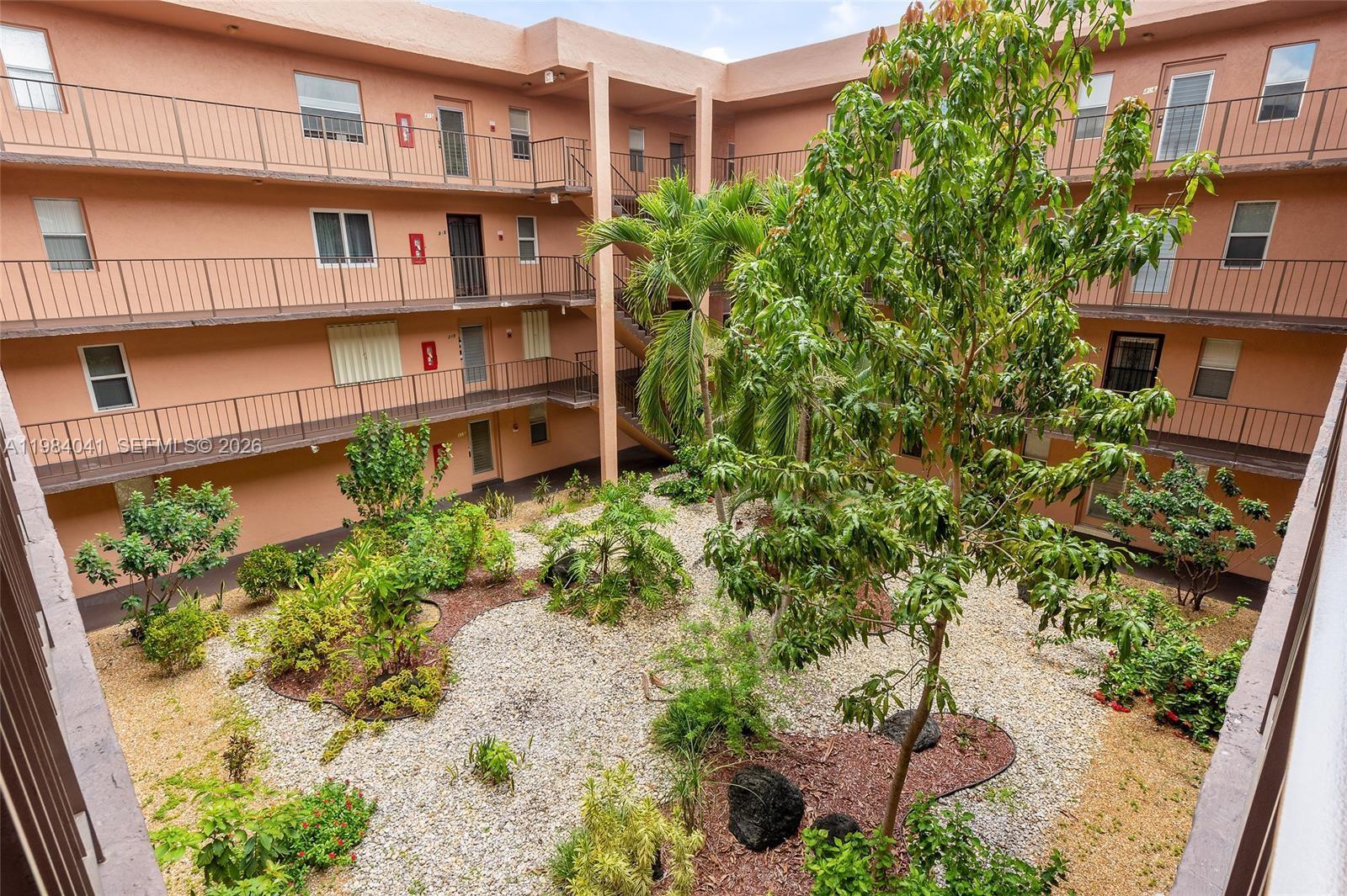 2841 Somerset Dr #318 Lauderdale Lakes, FL 33311