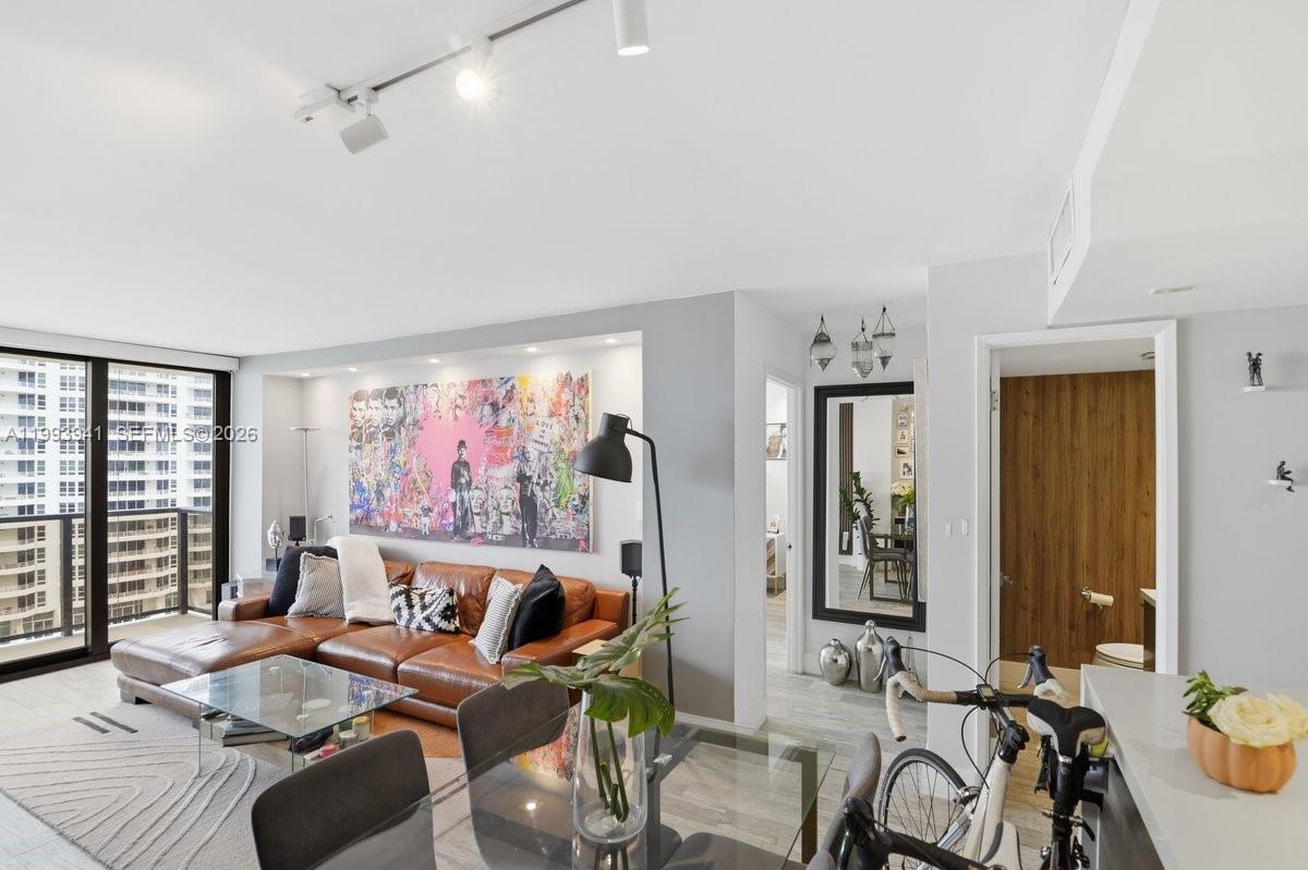 image Charter Club12