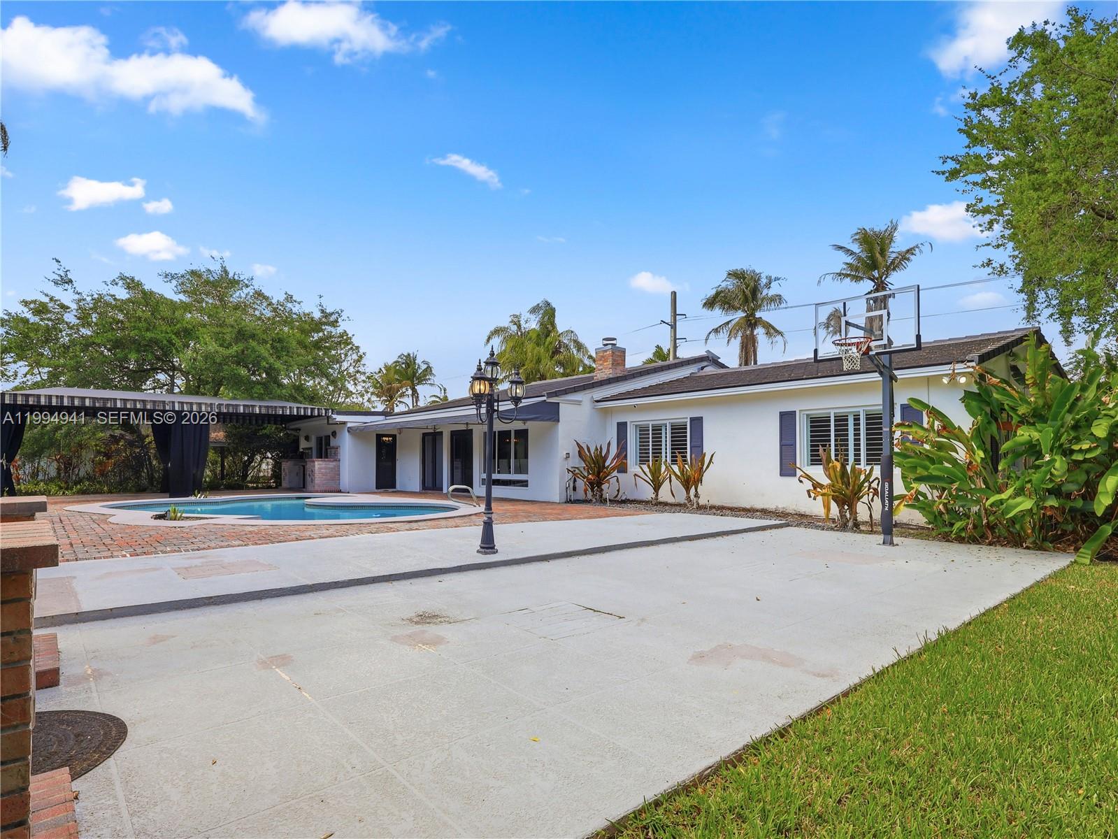 8500 SW 70th St Miami, FL 33143