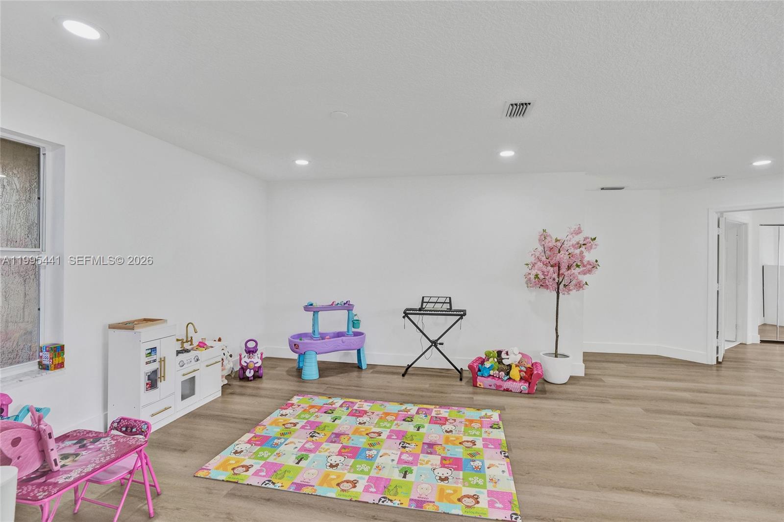 16180 SW 14th St Pembroke Pines, FL 33027