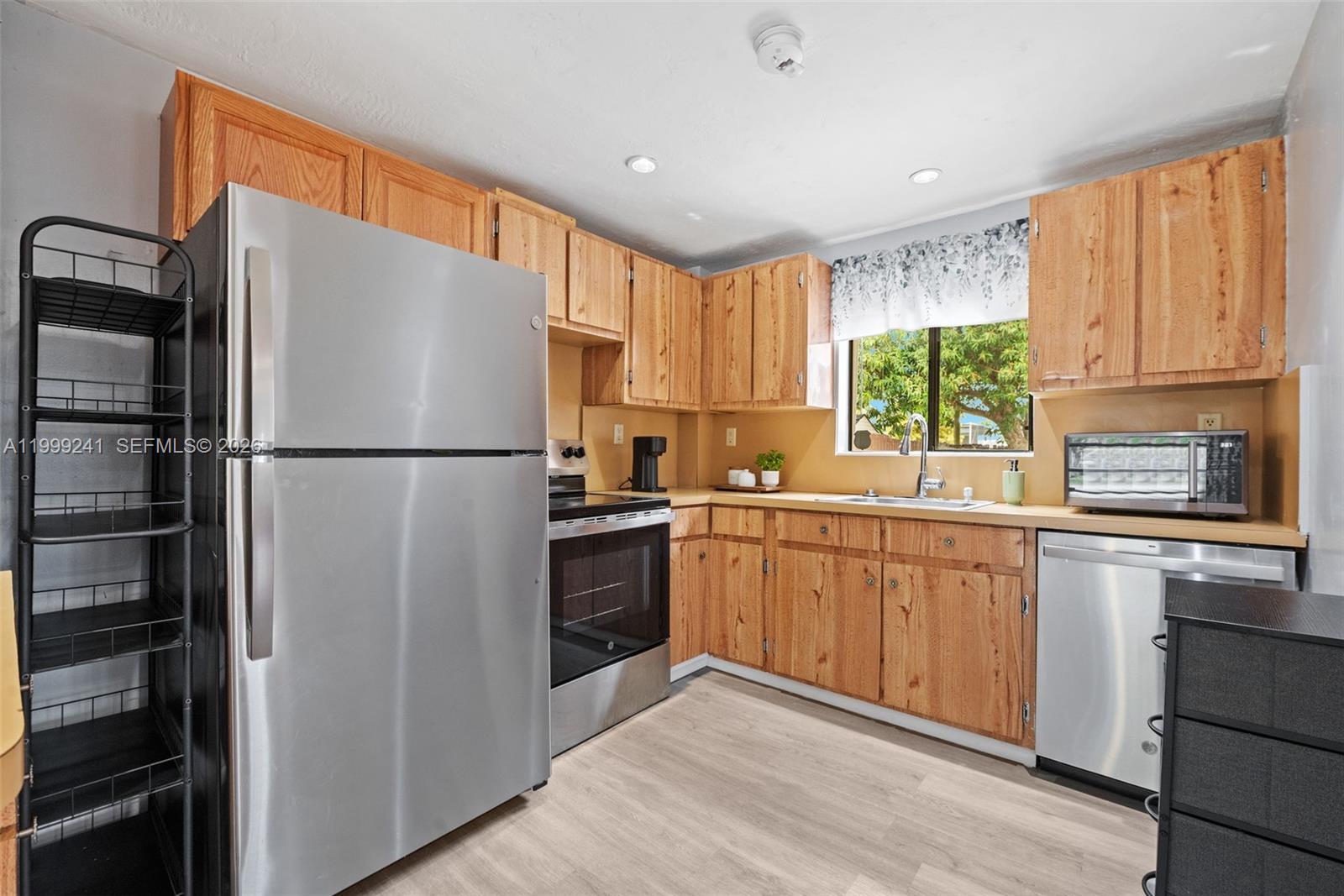 1395 NE 177th St North Miami Beach, FL 33162