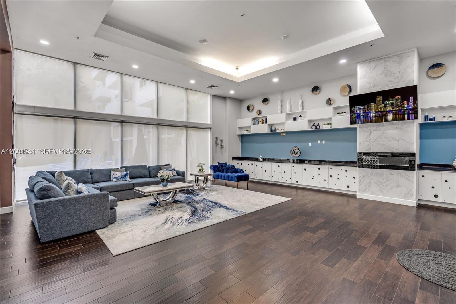 image The Venture at Aventura12
