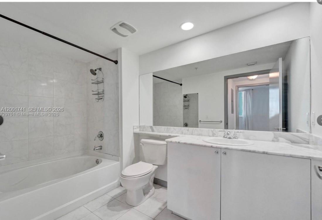 image The Venture at Aventura18