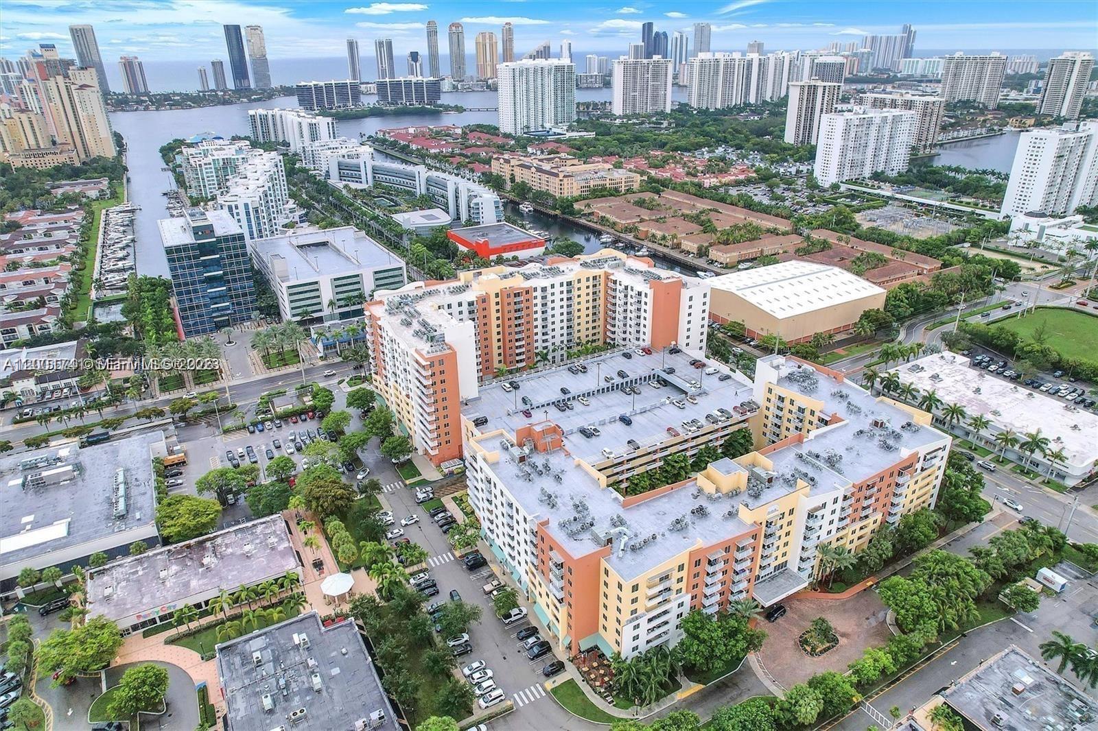 image The Venture at Aventura1