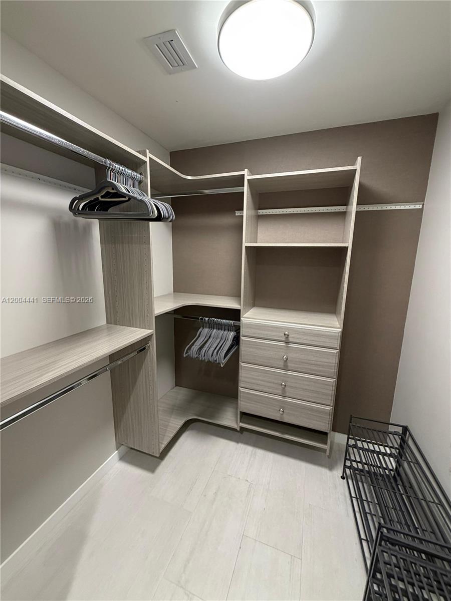 1000 Brickell Plz #4207 Miami, FL 33131