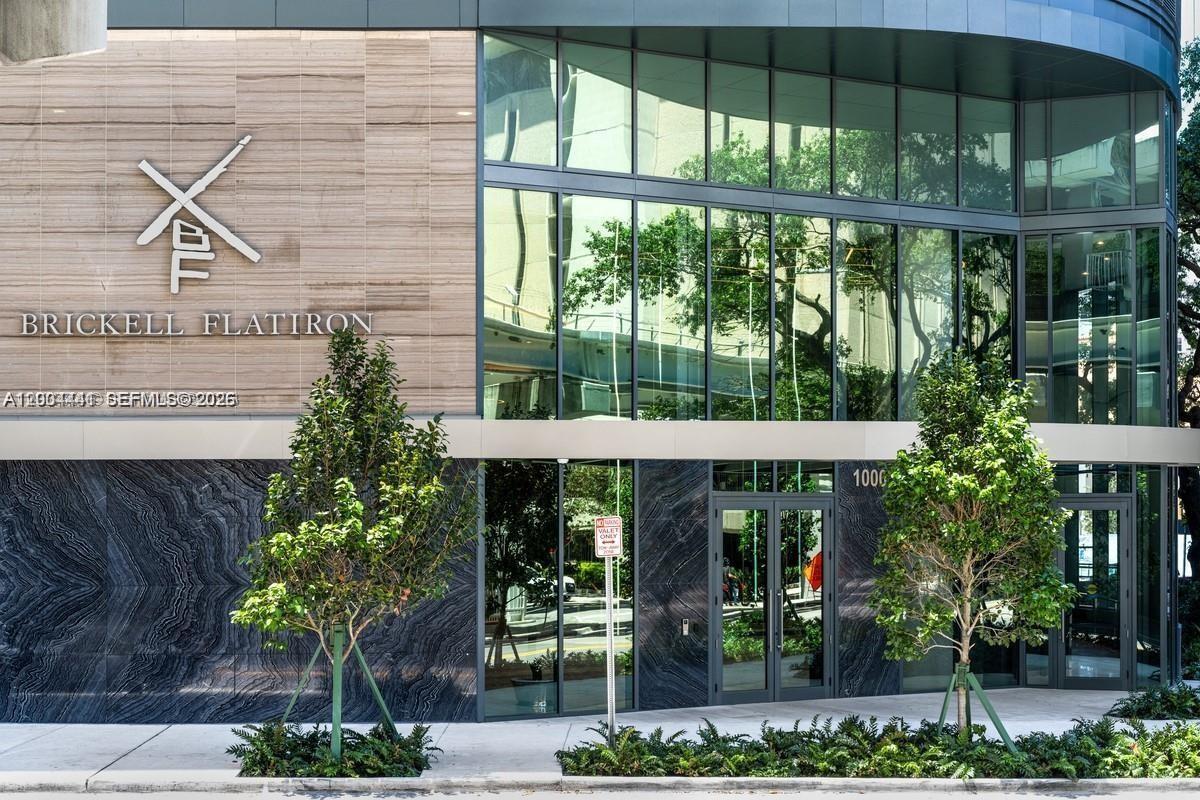 1000 Brickell Plz #4207 Miami, FL 33131