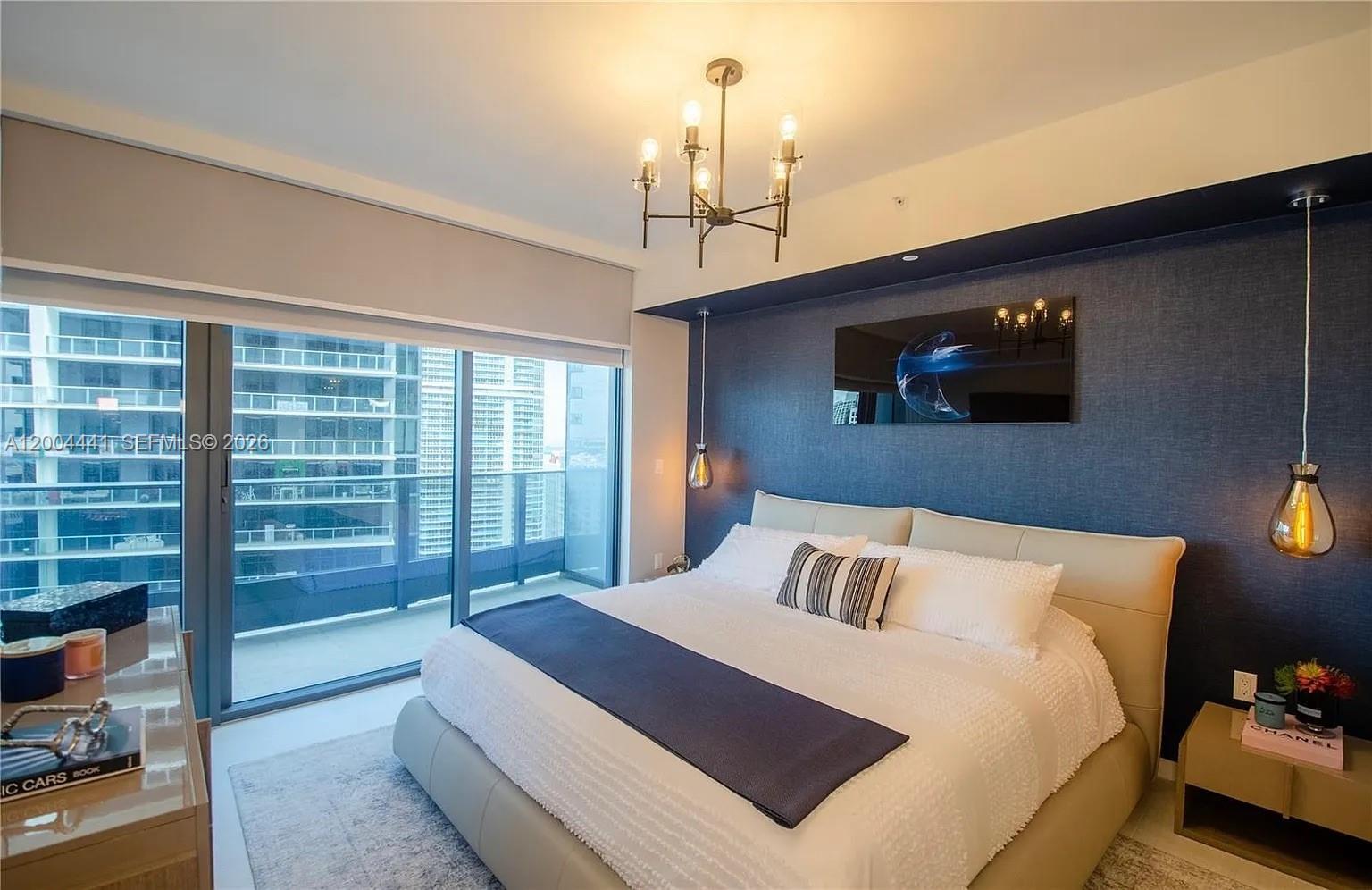 1000 Brickell Plz #4207 Miami, FL 33131