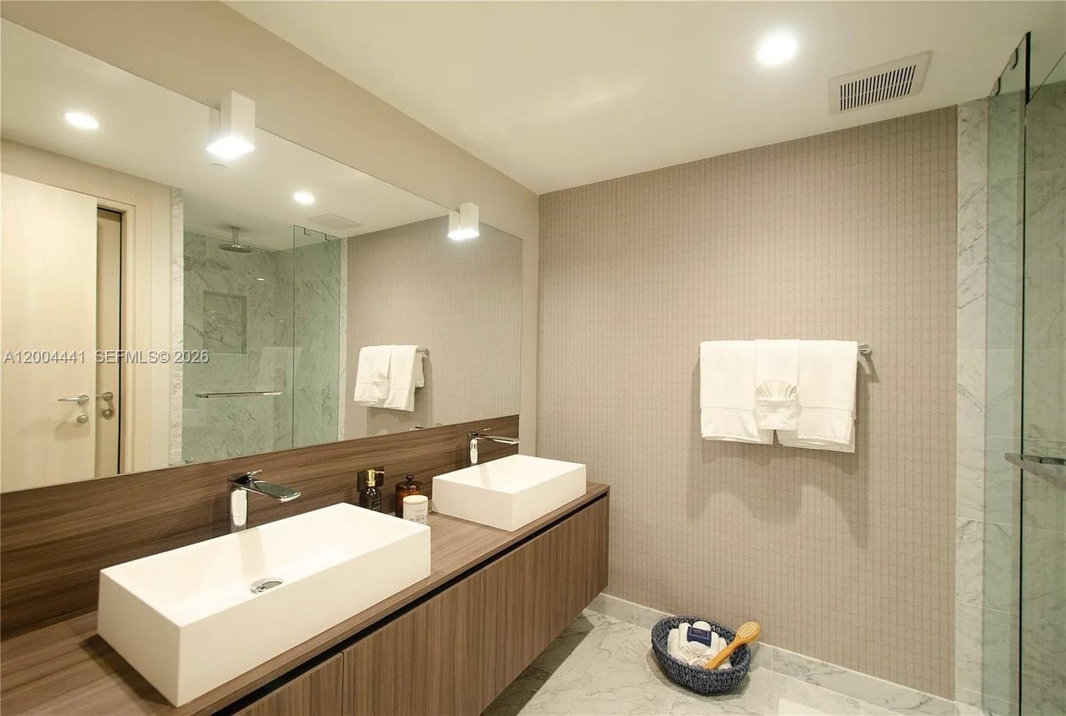 1000 Brickell Plz #4207 Miami, FL 33131