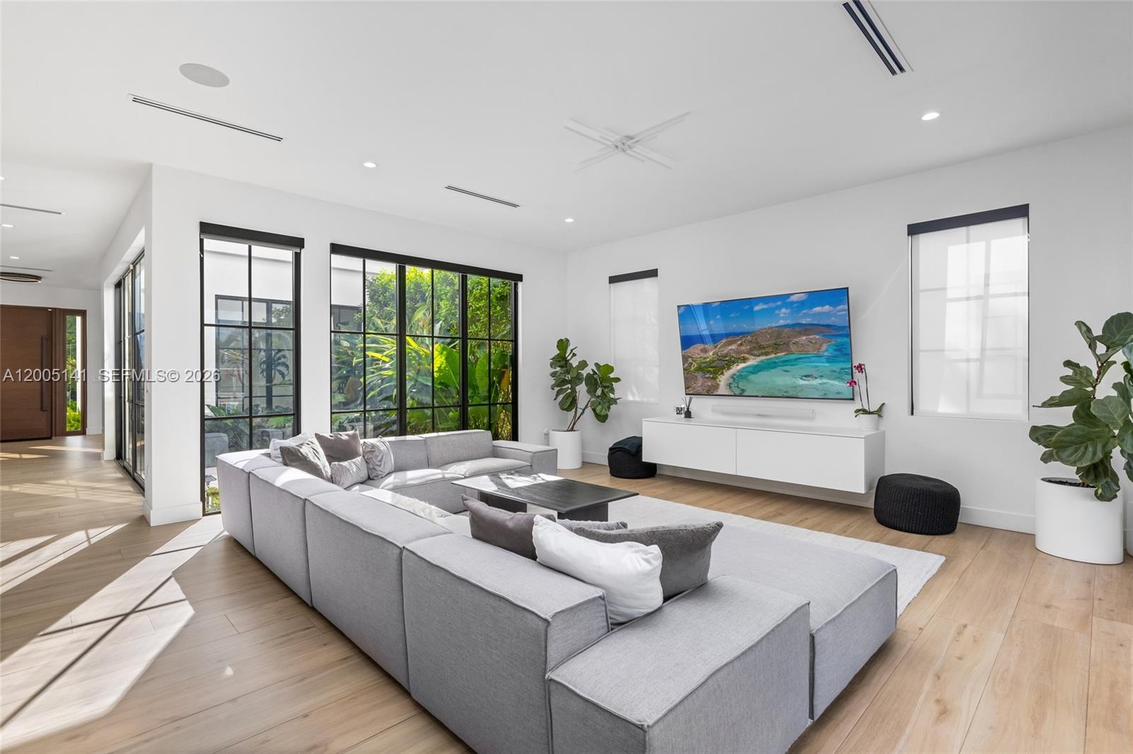 895 NE 76th St Miami, FL 33138