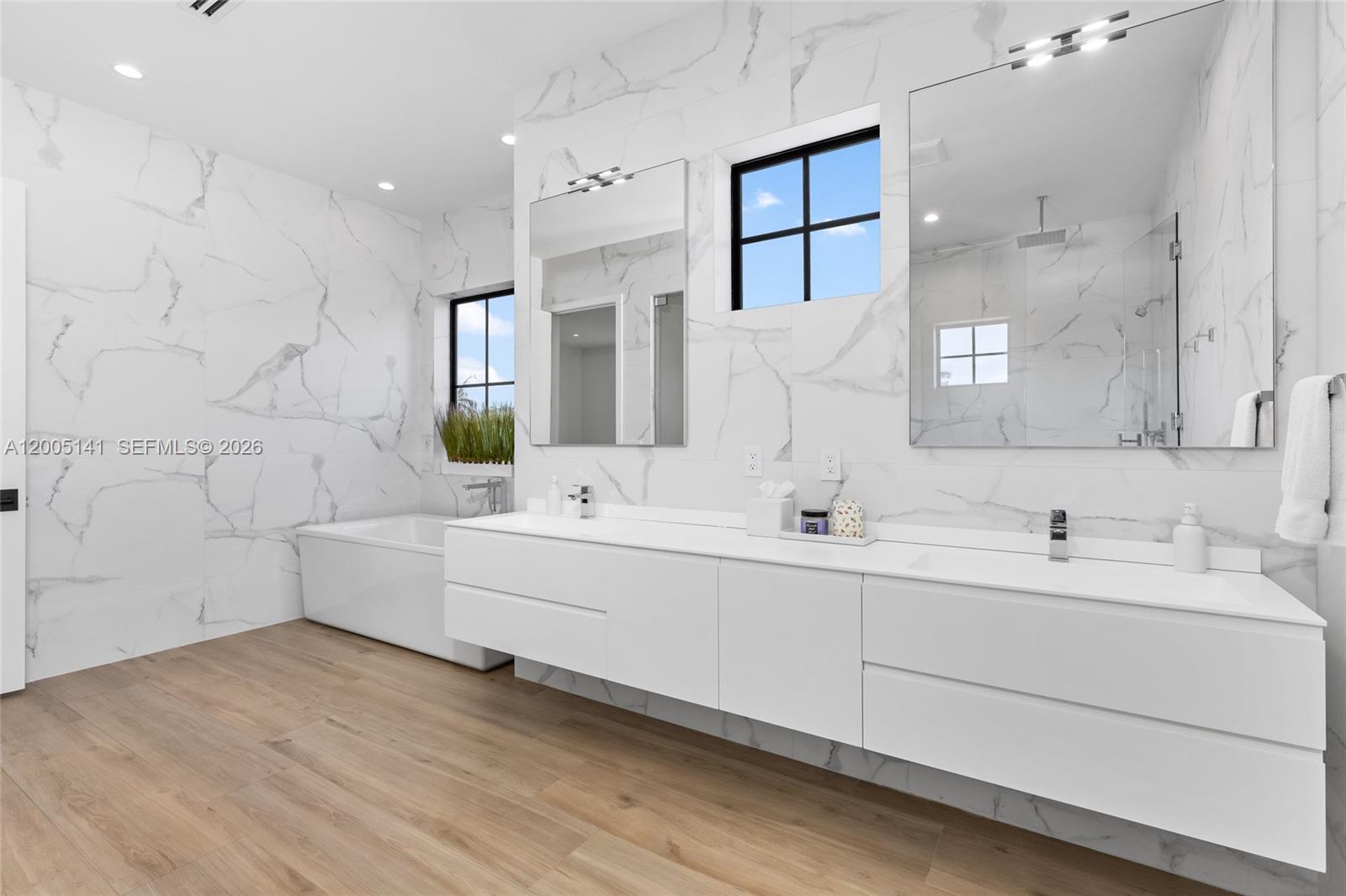 895 NE 76th St Miami, FL 33138