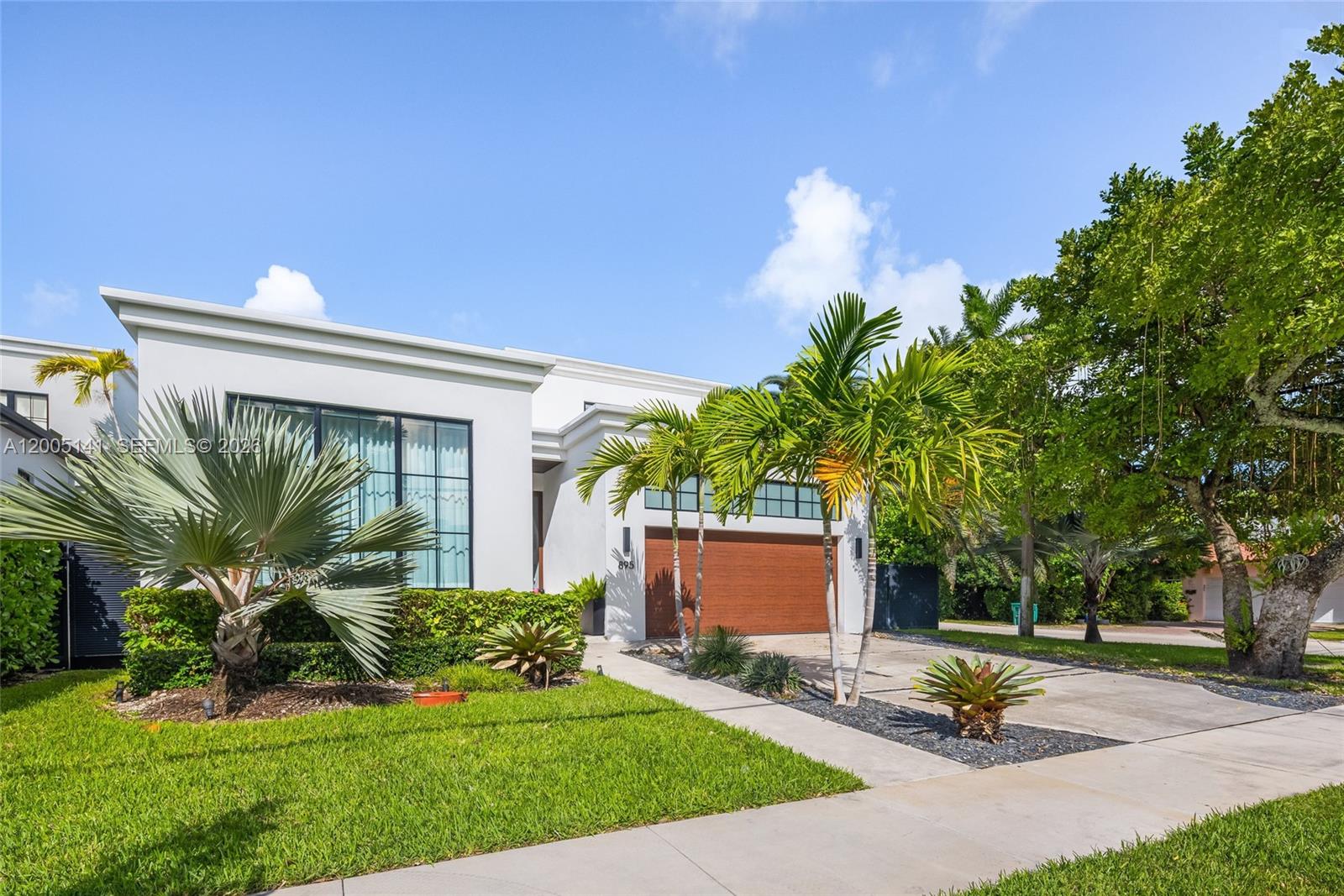 895 NE 76th St Miami, FL 33138