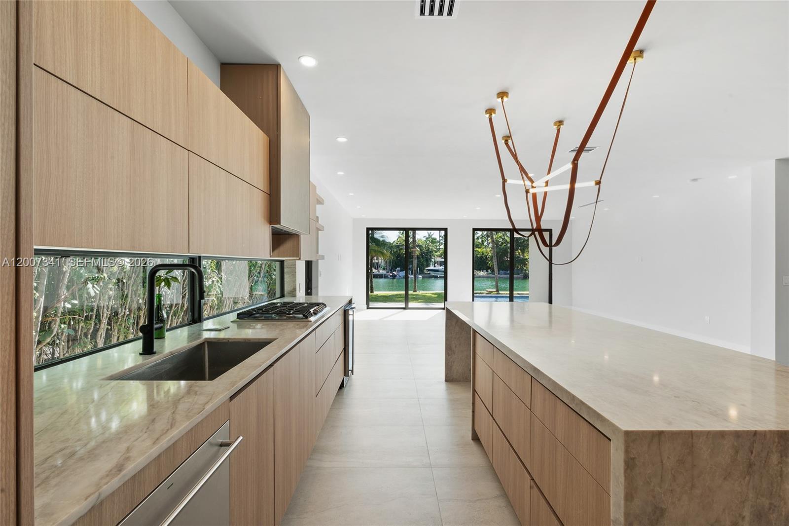 550 S Shore Dr Miami Beach, FL 33141