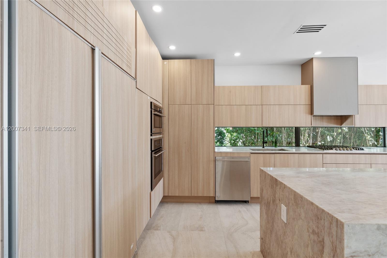 550 S Shore Dr Miami Beach, FL 33141