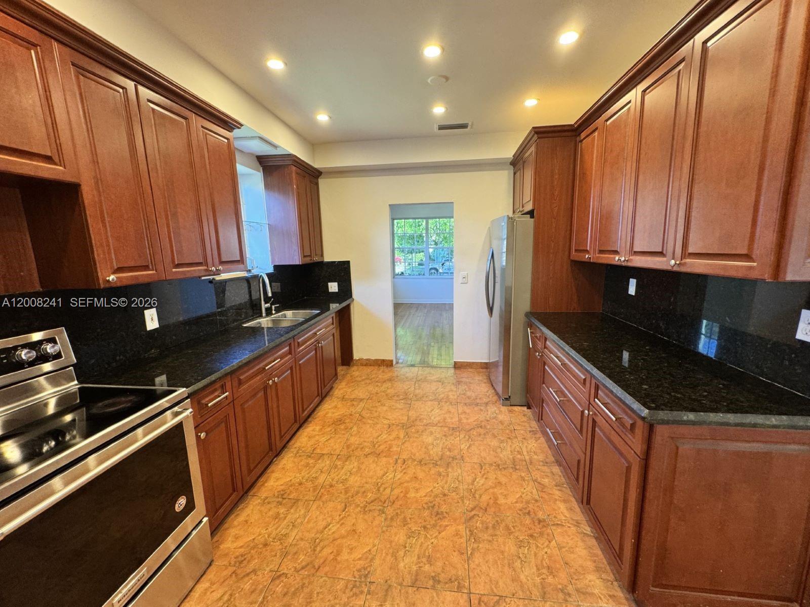 4582 Royal Palm Ave Miami Beach, FL 33140