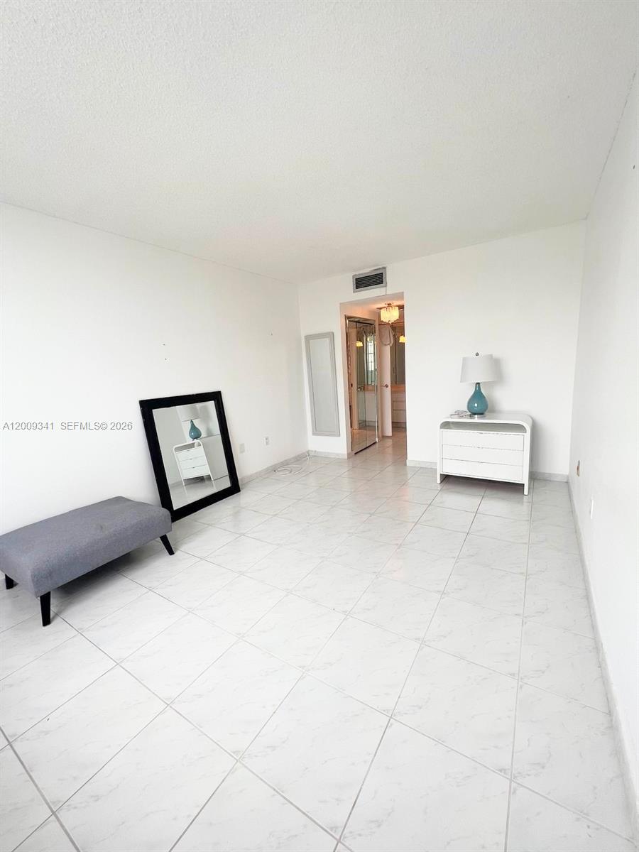image Arlen House Condo10