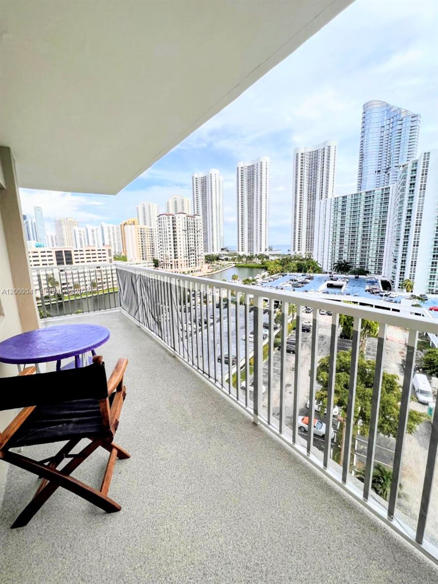 image Arlen House Condo11