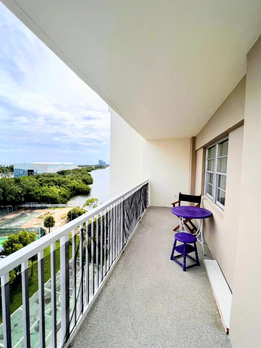 image Arlen House Condo13