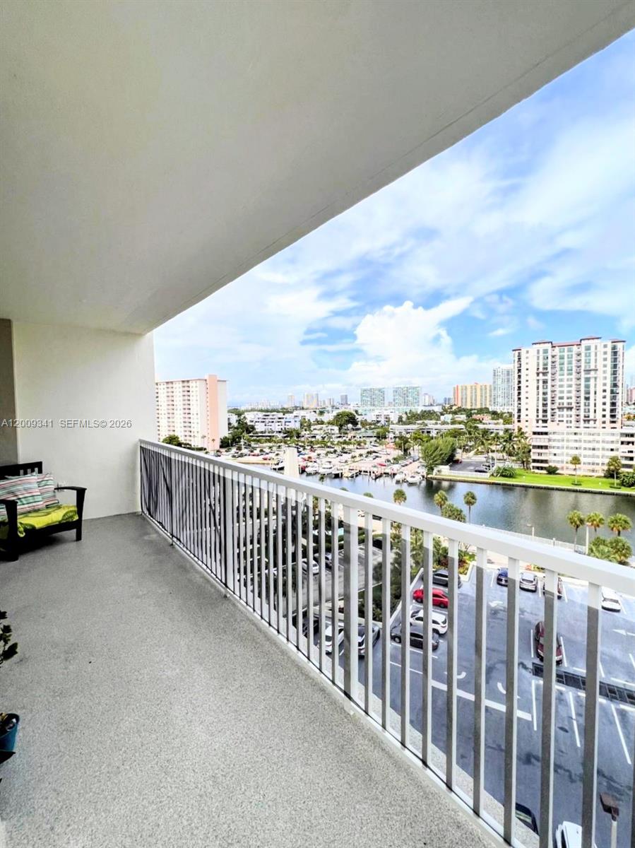 image Arlen House Condo14