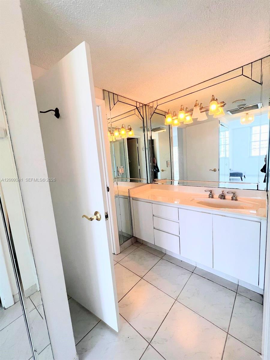 image Arlen House Condo25