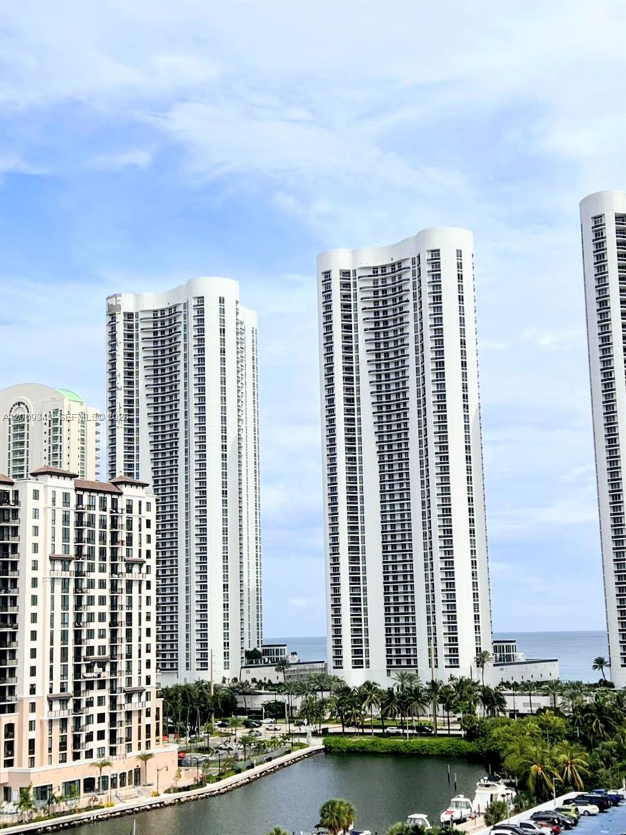 image Arlen House Condo31