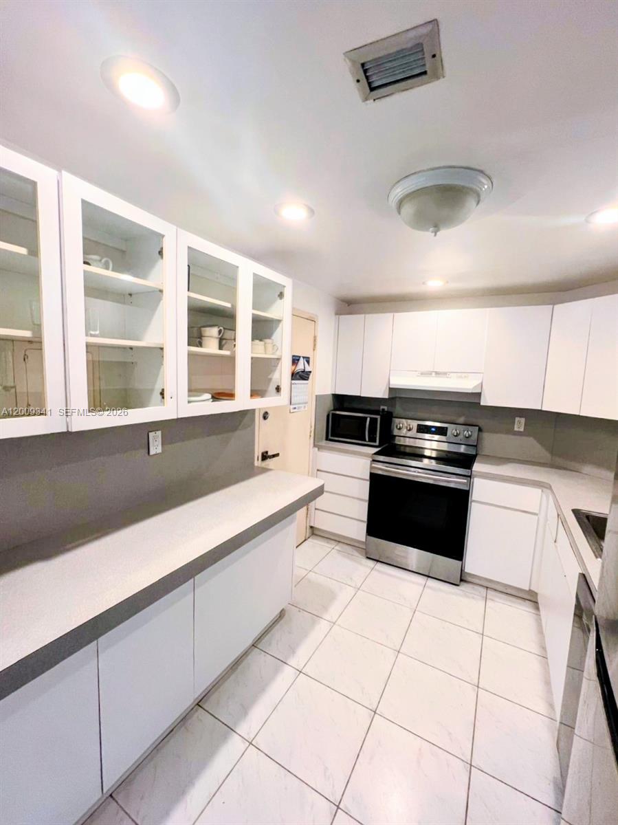 image Arlen House Condo3