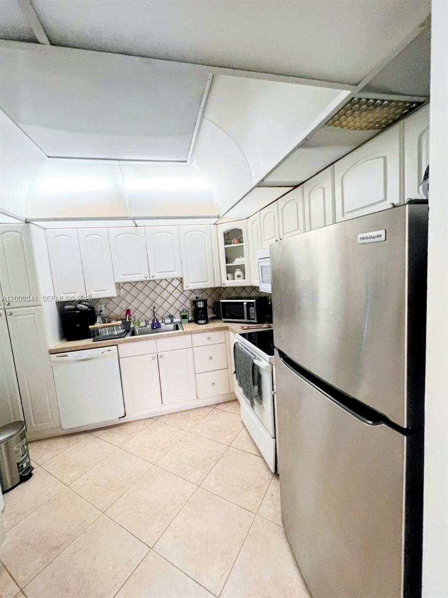 image Arlen House Condo4