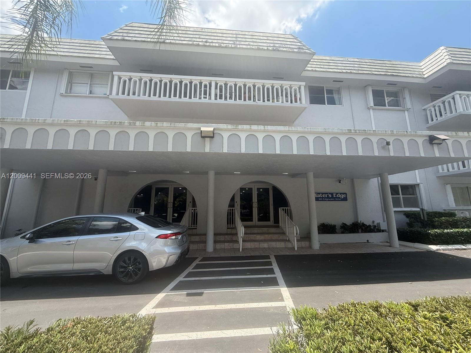 100 Edgewater Dr #236