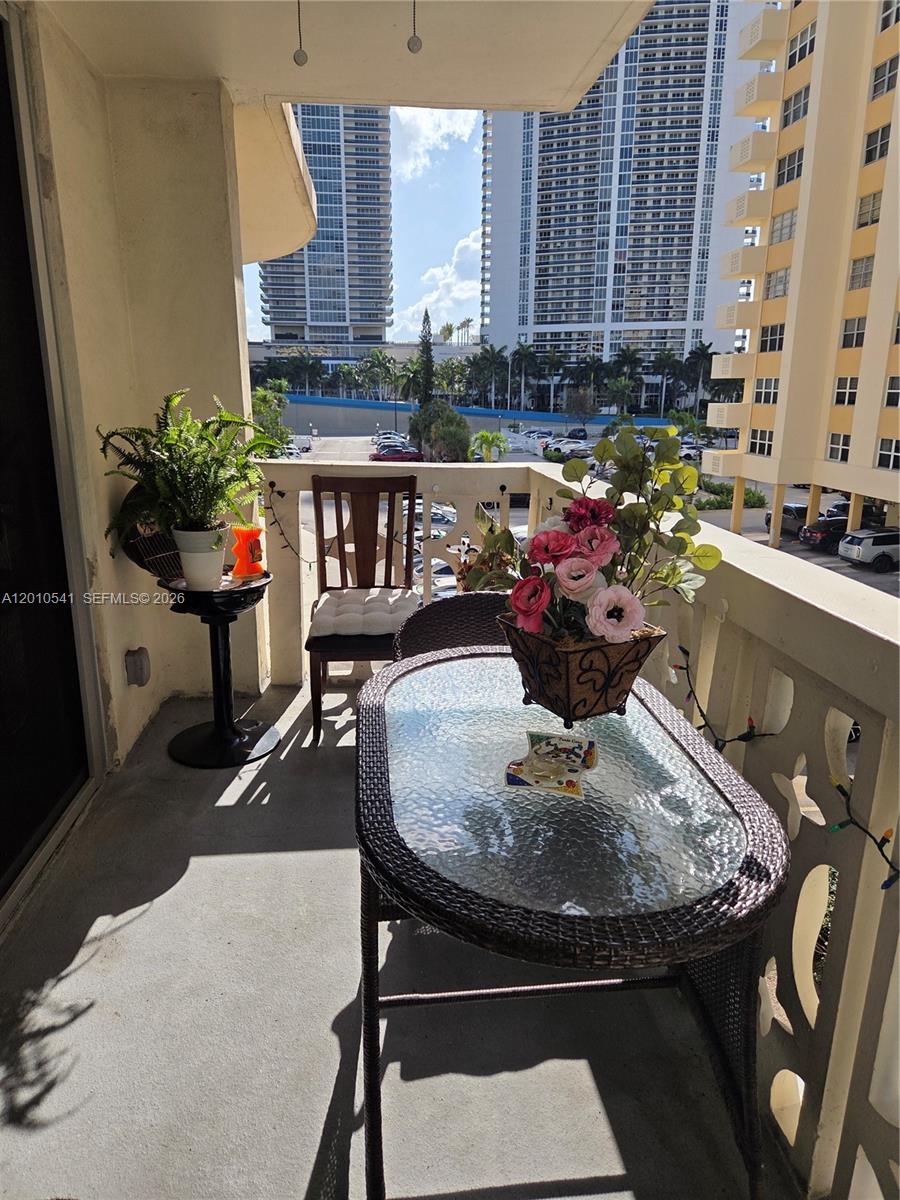 1817 S Ocean Dr #325