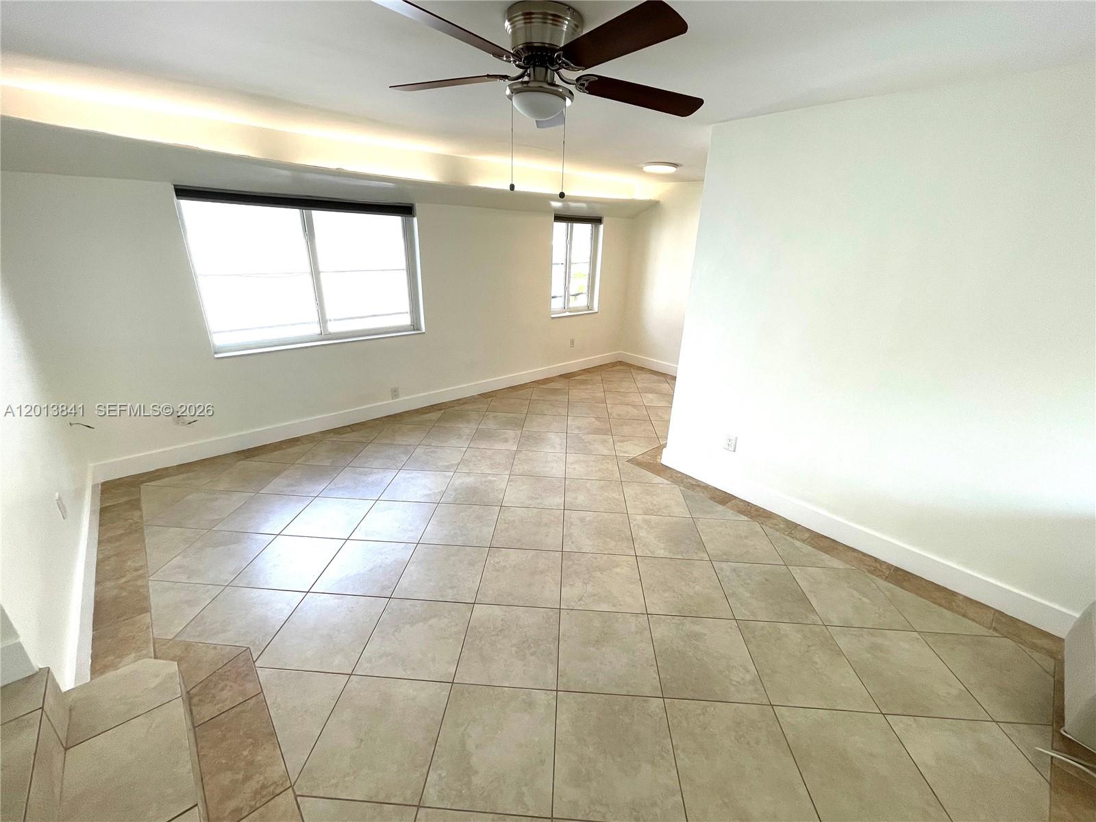 125 Edgewater Dr #11