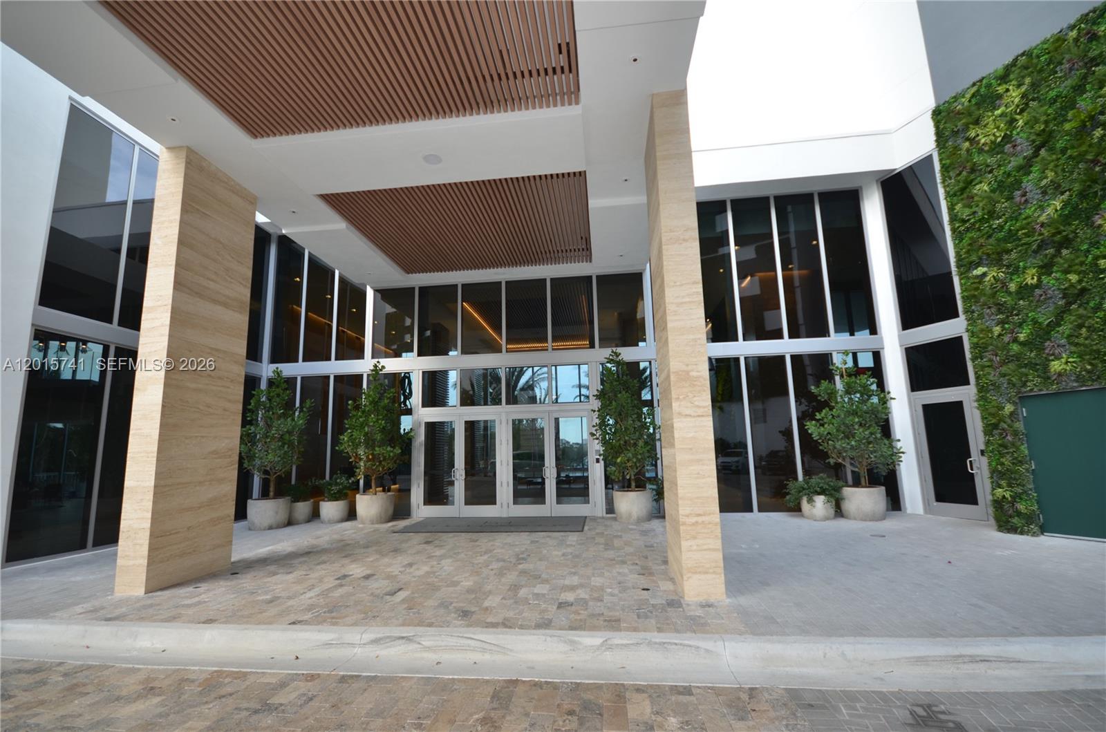 16385 Biscayne Blvd #519